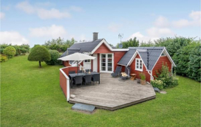 3 Bedroom Beautiful Home In Glesborg in Bønnerup Strand